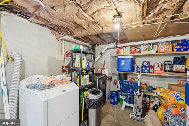 35 N Cleveland Ave, Hagerstown, MD 21740 - unfinished below grade area featuring washer / dryer