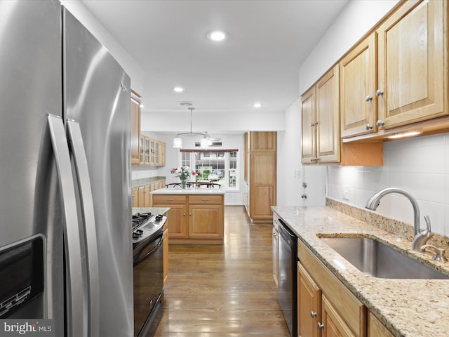 5281 Navaho Dr, Alexandria, VA 22312 - kitchen featuring black appliances, a sink, decorative backsplash, wood finished floors, and recessed lighting