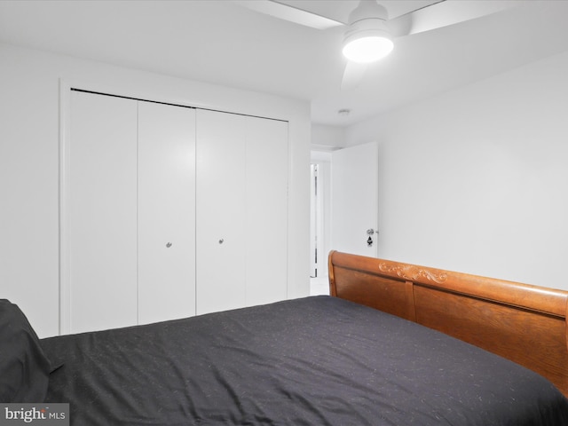 5281 Navaho Dr, Alexandria, VA 22312 - bedroom with a closet and a ceiling fan