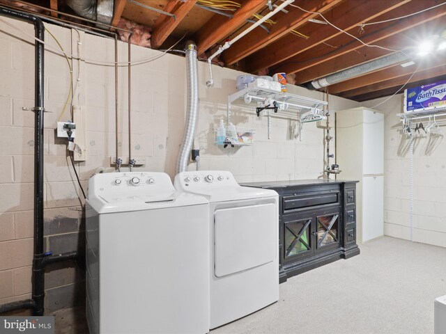 5281 Navaho Dr, Alexandria, VA 22312 - washroom with washing machine and dryer