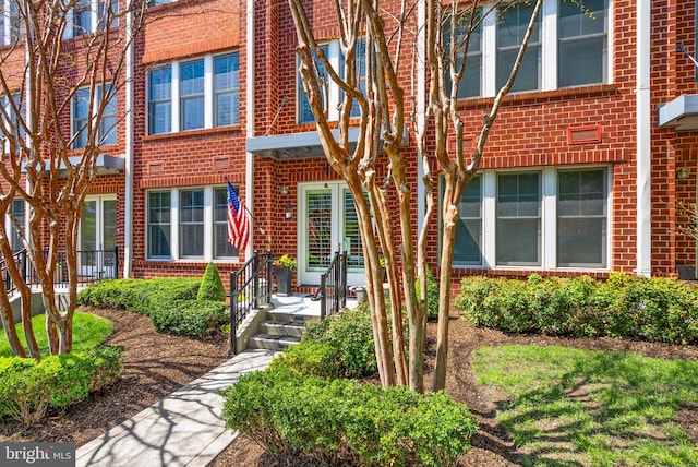 1418 N Rhodes St Unit B105, Arlington, VA 22209 - entrance to property featuring brick siding