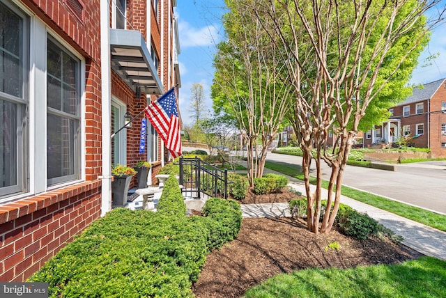 1418 N Rhodes St Unit B105, Arlington, VA 22209 - view of yard