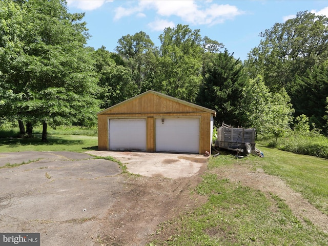 view of detached garage