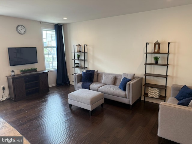 living area featuring dark wood-style flooring, recessed lighting, and baseboards