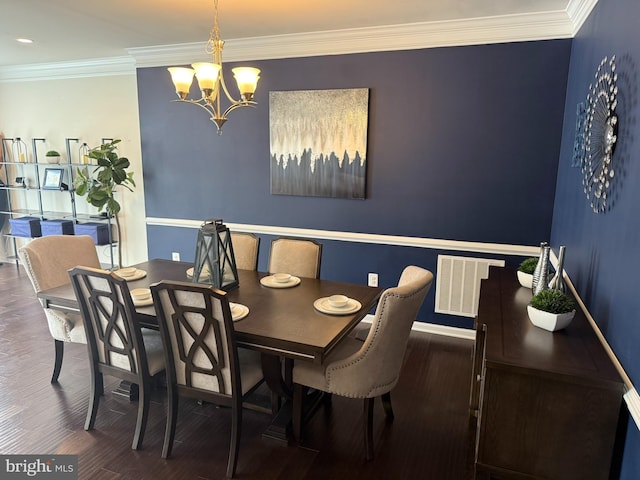 dining room featuring a chandelier, wood finished floors, ornamental molding, baseboards, and recessed lighting