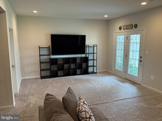 carpeted living room featuring recessed lighting and baseboards