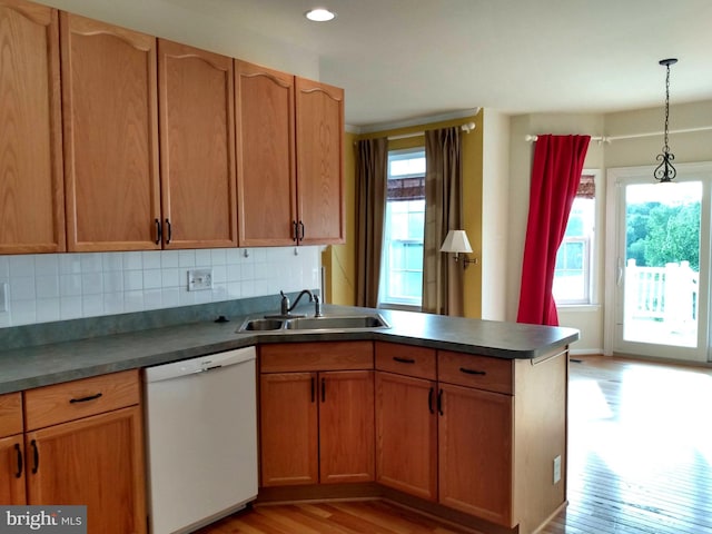 1372 Summerswood Dr, Saint Thomas, PA 17252 - kitchen featuring dishwasher, a sink, a peninsula, light wood-style flooring, and backsplash