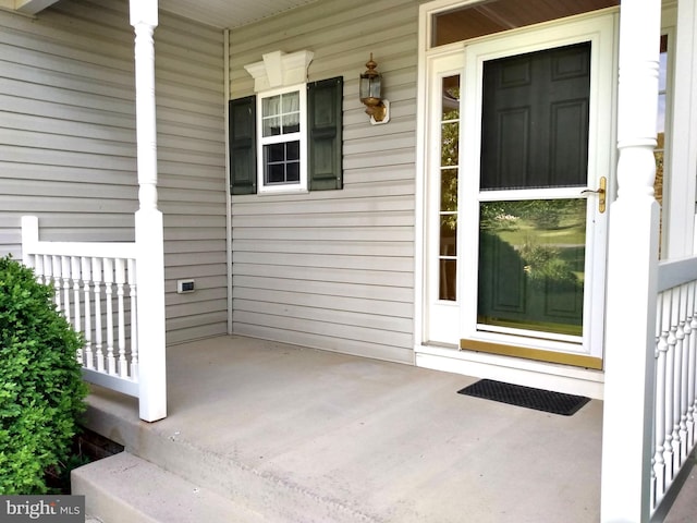 1372 Summerswood Dr, Saint Thomas, PA 17252 - property entrance featuring covered porch
