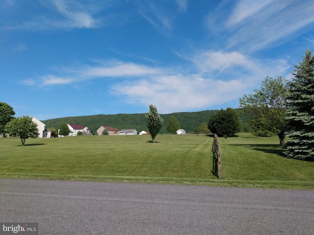 1372 Summerswood Dr, Saint Thomas, PA 17252 - view of property's community with a yard