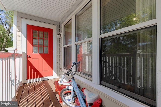 entrance to property featuring covered porch