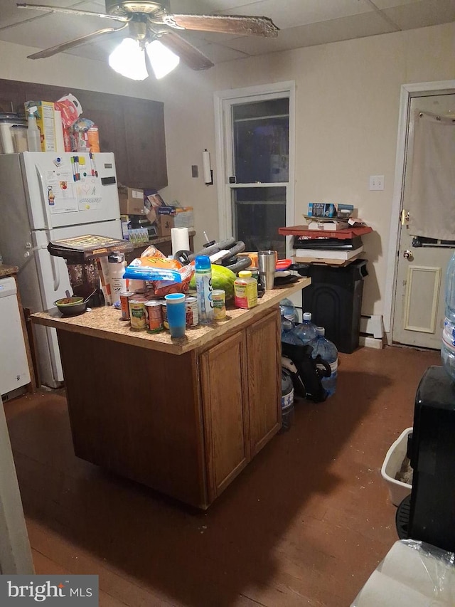 dining room with a ceiling fan