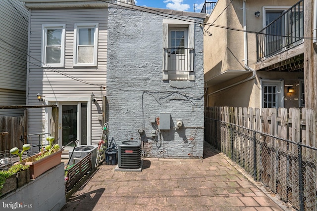 117 E Clement St, Baltimore, MD 21230 - view of patio / terrace featuring central AC
