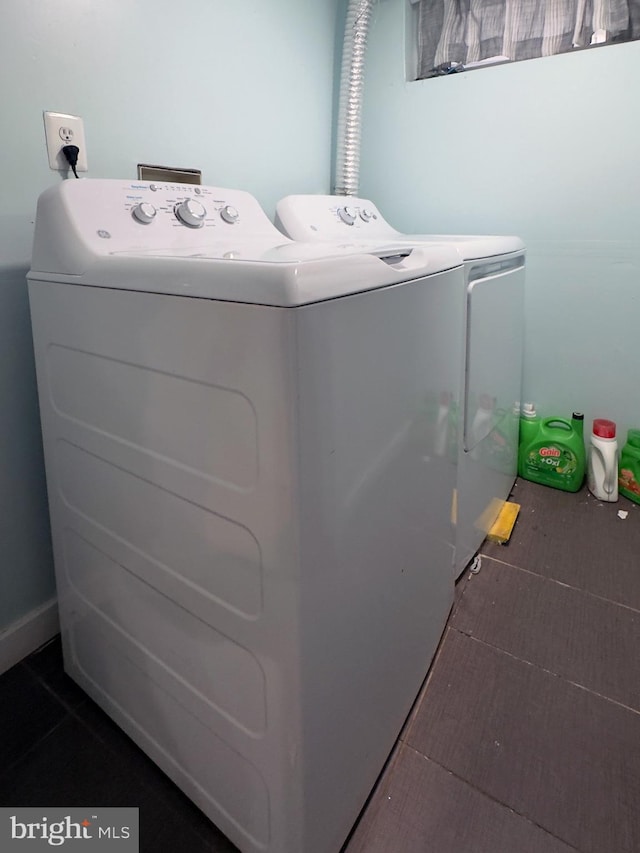 7020 Taylor Ter, Hyattsville, MD 20784 - laundry room with washer and dryer