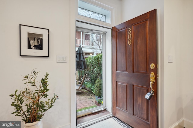 300 S Columbus St, Alexandria, VA 22314 - foyer entrance featuring baseboards
