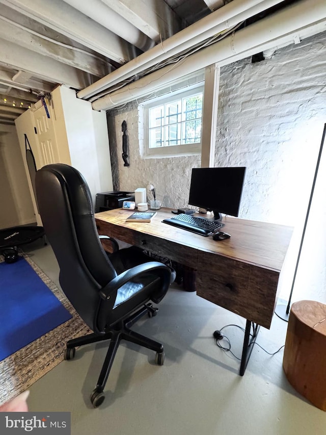 300 S Columbus St, Alexandria, VA 22314 - home office with finished concrete flooring
