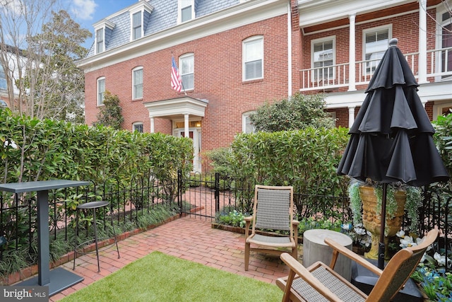 300 S Columbus St, Alexandria, VA 22314 - view of patio with fence