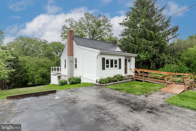6109 Oakland Mills Rd, Sykesville, MD 21784 - view of front facade featuring a chimney, a front yard, and roof with shingles