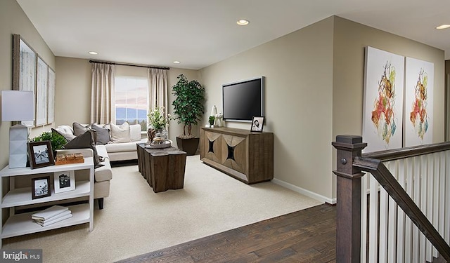 living room with dark wood-type flooring, recessed lighting, and baseboards