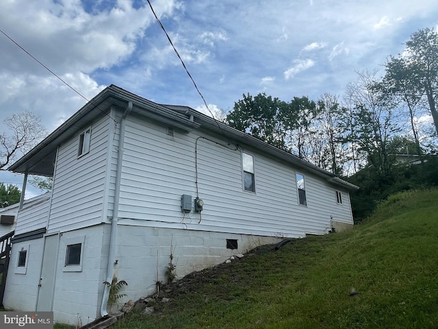 604 Winifred Rd, Cumberland, MD 21502 - view of side of home featuring a yard