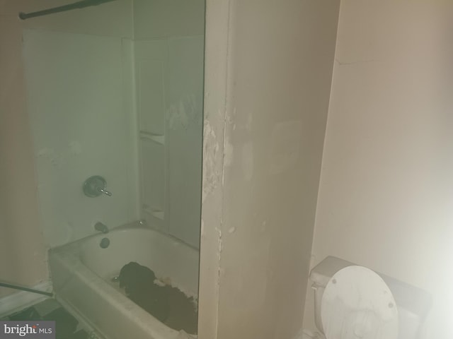 bathroom with shower / tub combination