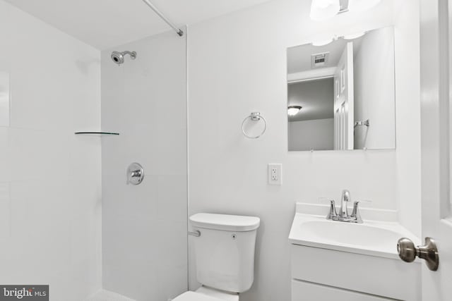 5817 Jamestown Rd, Hyattsville, MD 20782 - full bathroom featuring vanity, toilet, and tiled shower