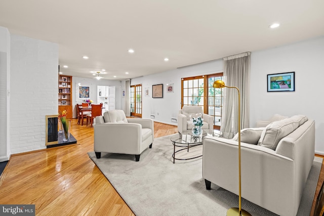living area featuring recessed lighting, wood finished floors, a ceiling fan, and baseboards