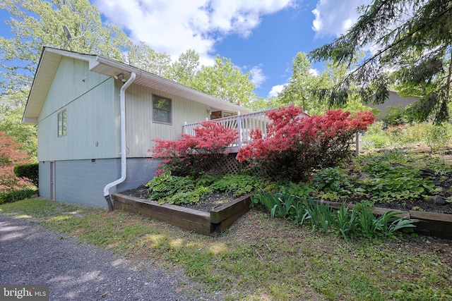 175 Mountain Heights Rd, Front Royal, VA 22630 - view of side of home featuring a wooden deck and crawl space