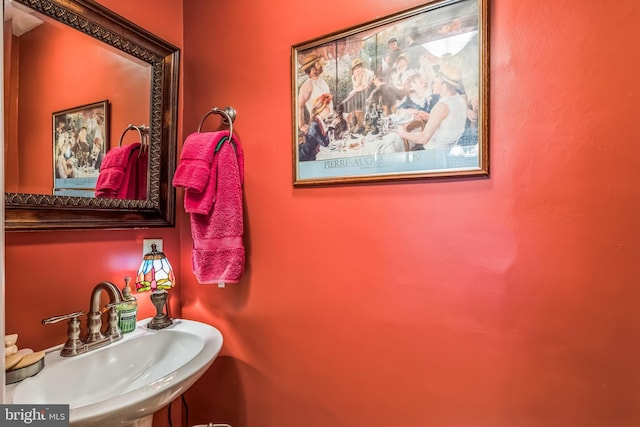 6427 Woodcrest Ave, Philadelphia, PA 19151 - bathroom with a sink