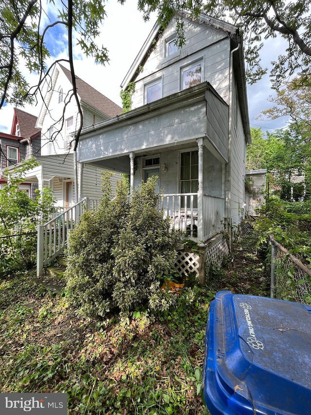 view of front of house featuring covered porch