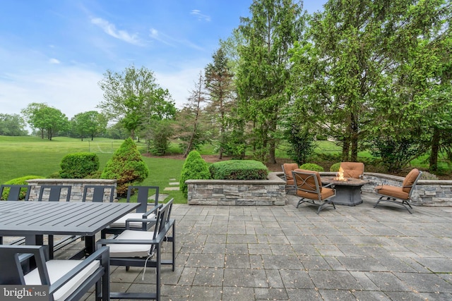 view of patio featuring a fire pit and outdoor dining area
