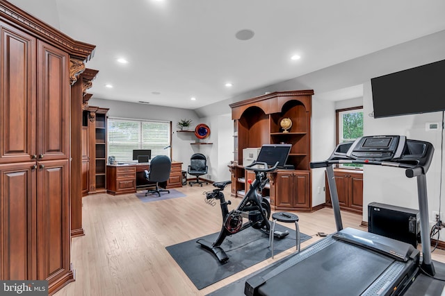 workout room featuring light wood-style flooring, healthy amount of natural light, and recessed lighting
