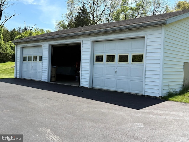view of detached garage