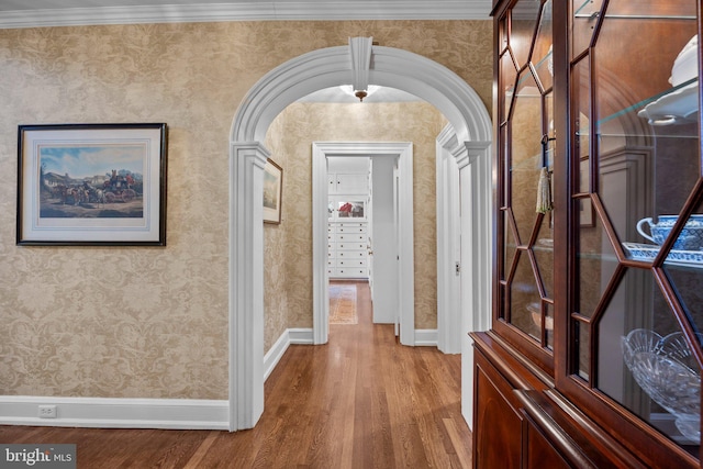 1182 Wrack Rd, Meadowbrook, PA 19046 - hall featuring wood finished floors, wallpapered walls, baseboards, and arched walkways