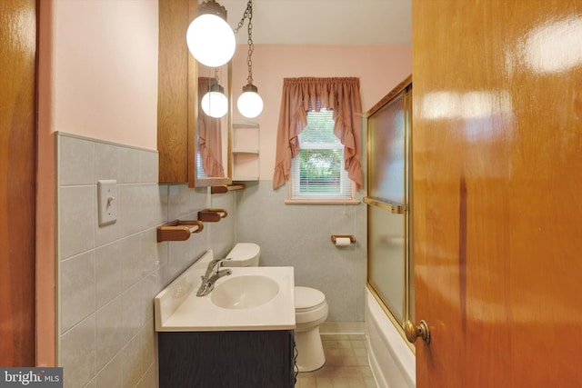 374 E Maple St, Dallastown, PA 17313 - full bath featuring toilet, tile walls, vanity, and combined bath / shower with glass door