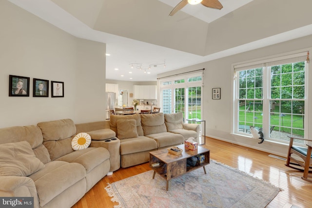 911 Echo Bay Ct, Gambrills, MD 21054 - living area featuring light wood-type flooring, recessed lighting, ceiling fan, and baseboards