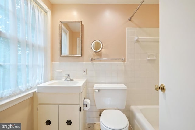 10620 Seneca Ridge Dr, Gaithersburg, MD 20886 - bathroom with tile walls, toilet, vanity, shower / bathtub combination, and wainscoting