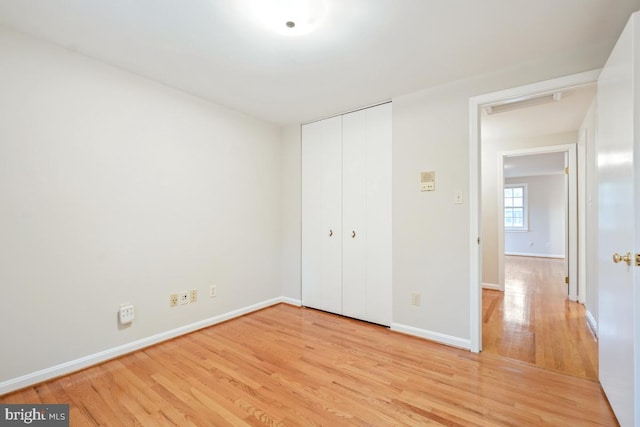 10620 Seneca Ridge Dr, Gaithersburg, MD 20886 - unfurnished bedroom featuring light wood-type flooring, a closet, and baseboards