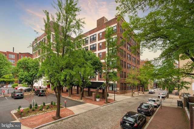 view of apartment building / complex