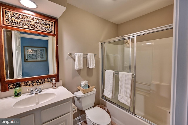 bathroom with toilet, vanity, and enclosed tub / shower combo