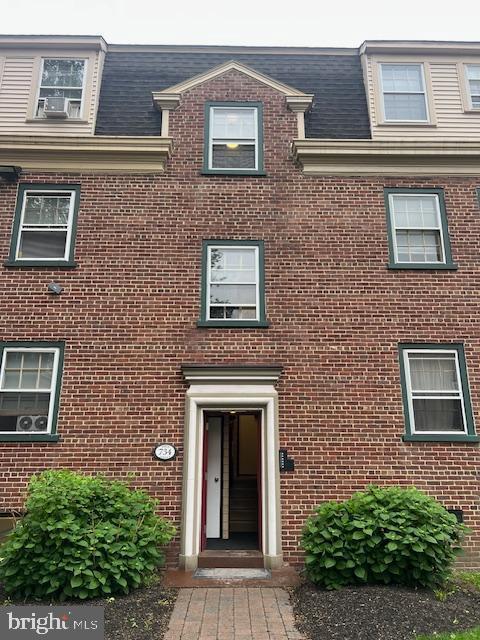 view of front facade with brick siding