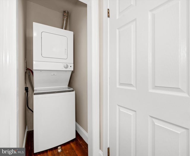 1718 N Scott St, Wilmington, DE 19806 - clothes washing area featuring stacked washer / dryer, dark wood finished floors, and baseboards