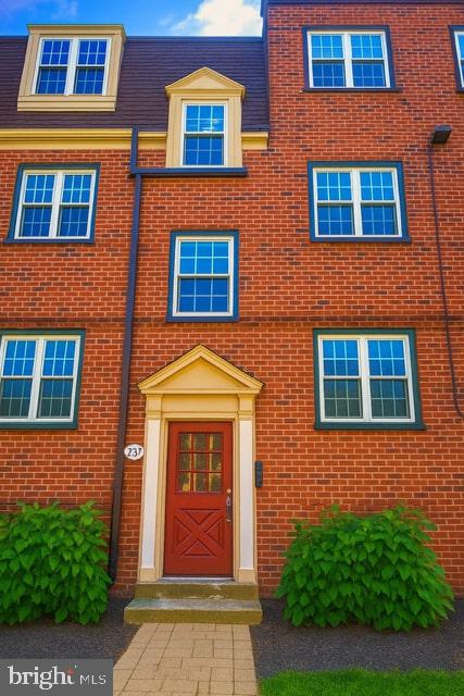 view of front of house with brick siding