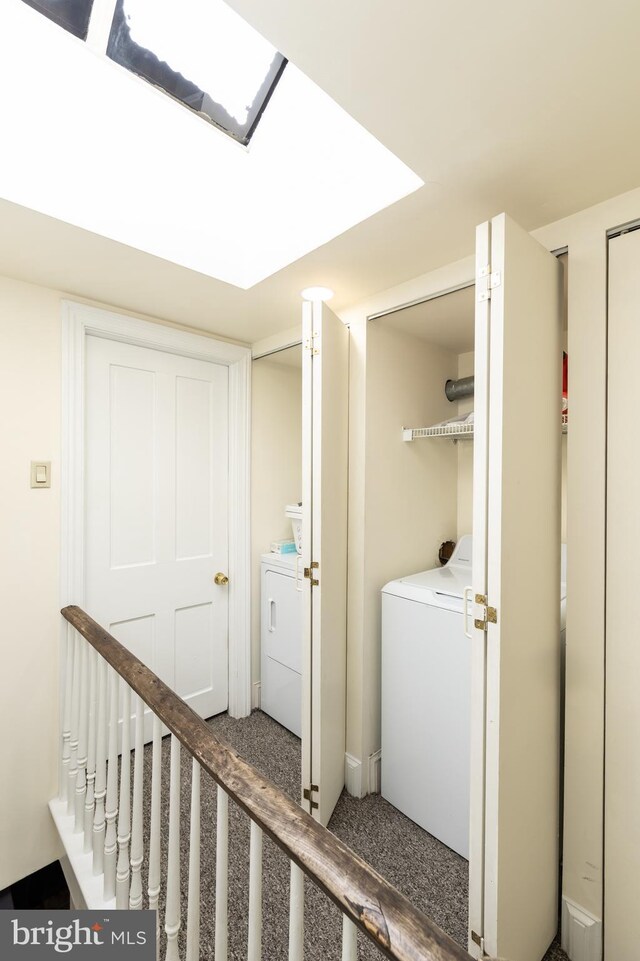 laundry room featuring carpet flooring and independent washer and dryer