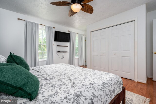 4783 Jaybird Ct, Waldorf, MD 20603 - bedroom with a textured ceiling, wood finished floors, a closet, and ceiling fan