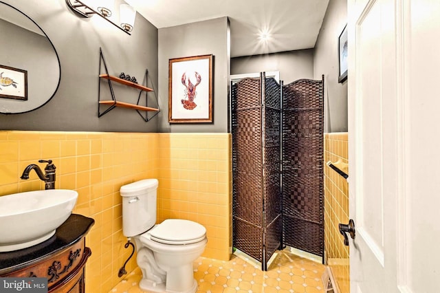 94 N Woodland Ave, Woodbury, NJ 08096 - bathroom featuring tile walls, tile patterned flooring, toilet, wainscoting, and vanity
