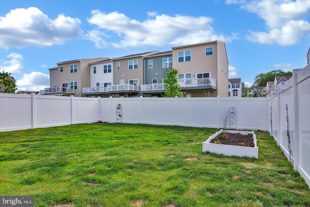 view of yard featuring a residential view and a garden