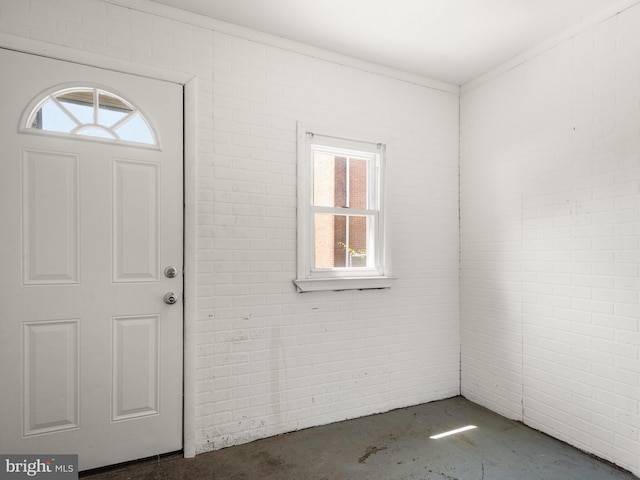 556 W Walnut St, Pottstown, PA 19464 - entrance foyer with concrete flooring