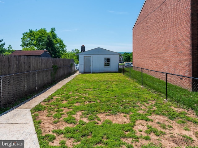 556 W Walnut St, Pottstown, PA 19464 - view of yard featuring an outbuilding