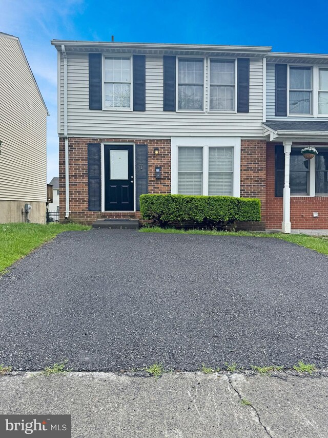 7 E Hart St, Winchester, VA 22601 - townhome / multi-family property with brick siding