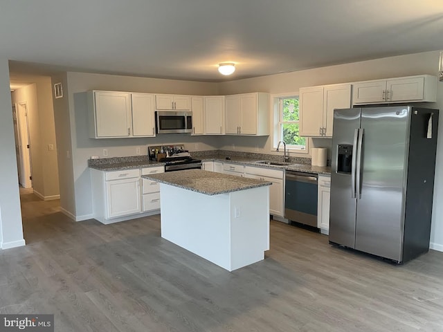 17 Apple Orchard Trl, Berkeley Springs, WV 25411 - kitchen featuring stainless steel appliances, a sink, white cabinets, and a kitchen island